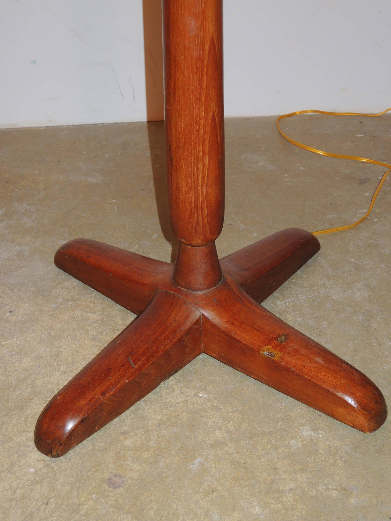 Colonial Indian Mahogany Floor Lamp with Adjustable Brass Arm, circa 1920 In Excellent Condition In Washington, DC