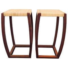 Paire de tabourets en acajou du milieu du siècle dernier Paire de tabourets en acajou du milieu du siècle dernier