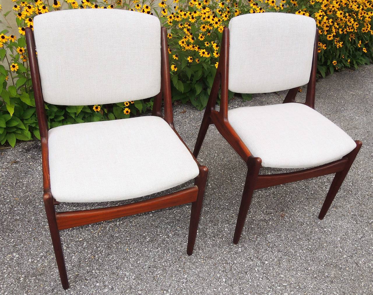Pair of teak dining chairs by Arne Vodder, c. 1950.
Newly upholstered in linen.
