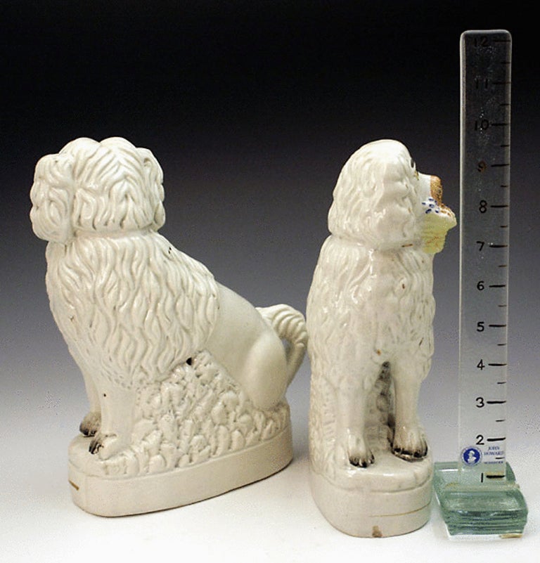 Pair Staffordshire Pottery Figures Of Dogs With Baskets  In Excellent Condition In Woodstock, OXFORDSHIRE