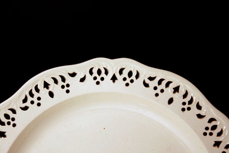 Set of six antique Staffordshire pottery creamware bodied plates with reticulated borders, emanating from the works of the master potter Josiah Wedgwood.
These plain undecorated creamware plates produced by Wedgwood are classic pieces of