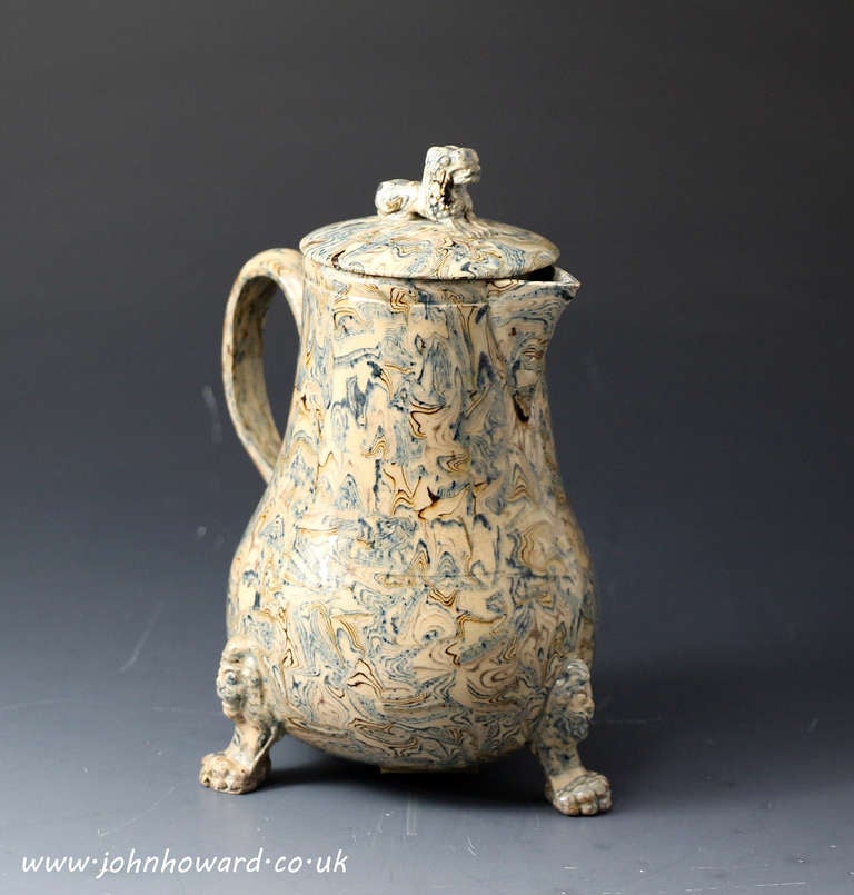 Early Staffordshire English pottery agateware pitcher with cover circa 1760 In Excellent Condition In Woodstock, OXFORDSHIRE