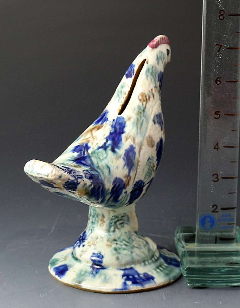 Antique Scottish pottery figure of a bird in the form of a money bank. In Excellent Condition In Woodstock, OXFORDSHIRE