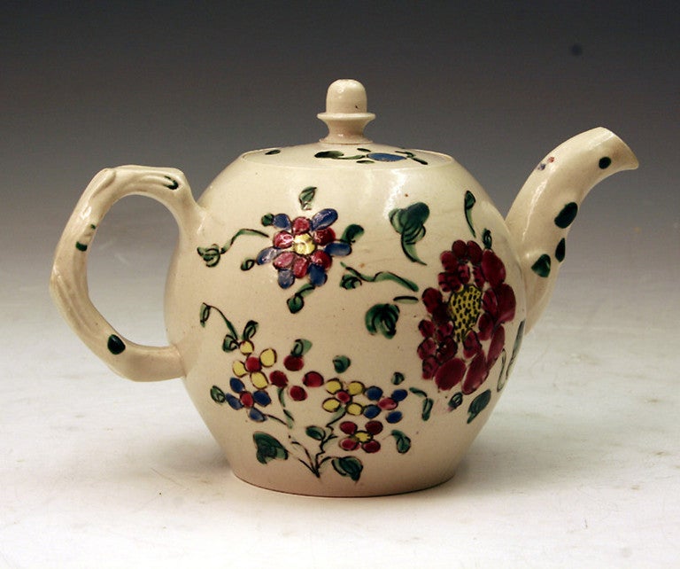 English Stoneware Salt Glaze Teapot With Enamel Colours 18 Th Century  In Excellent Condition In Woodstock, OXFORDSHIRE