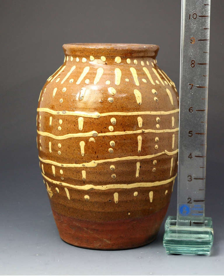 English Earthenware Slipware Jar Initialled and Dated MMR 1824 In Excellent Condition In Woodstock, OXFORDSHIRE