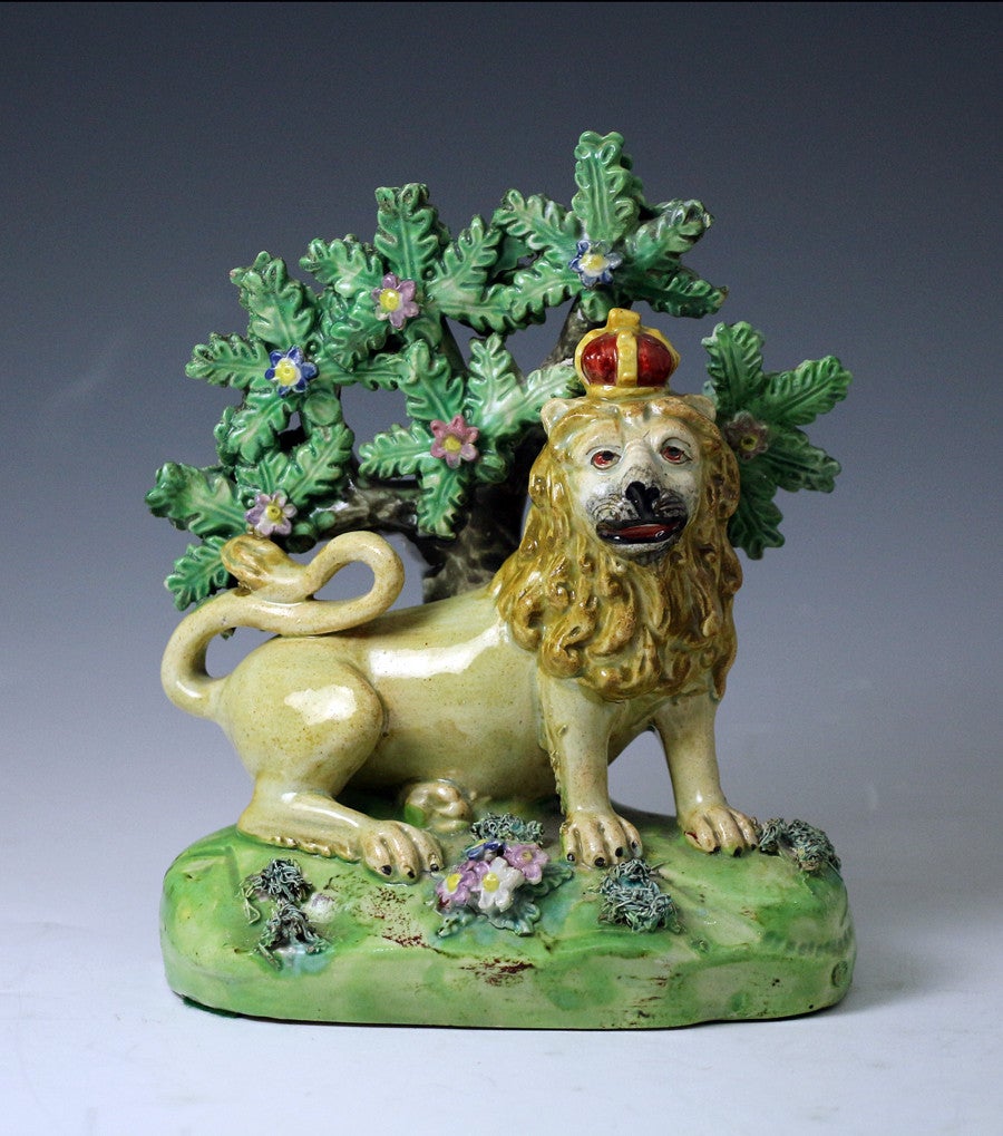 Staffordshire Pottery Walton Bocage Figures of Lion and Unicorn In Good Condition In Woodstock, OXFORDSHIRE