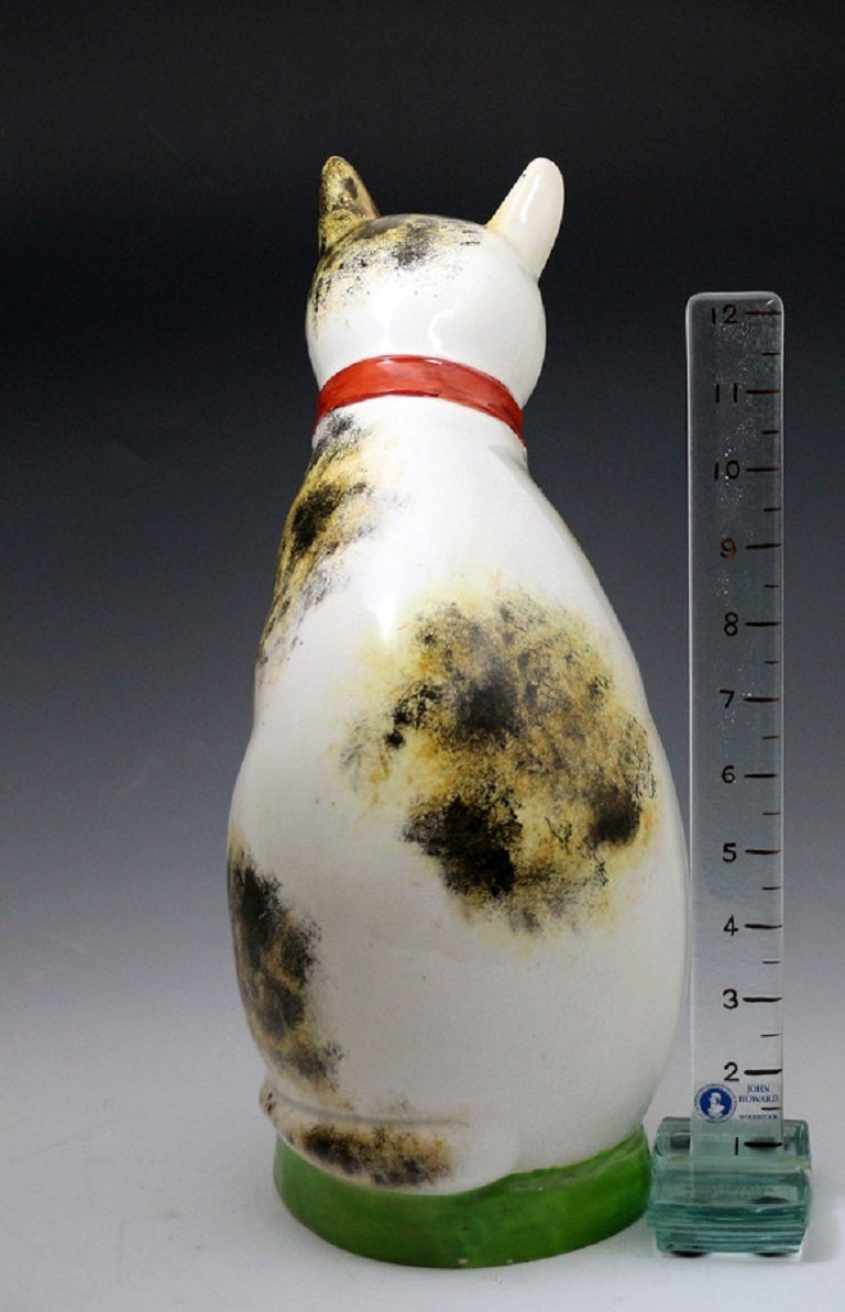 Staffordshire Pottery Figure of a Seated Cat with a Knowing Smile In Good Condition In Woodstock, OXFORDSHIRE