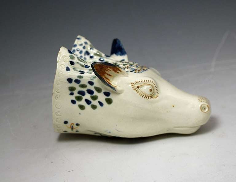 Antique English Prattware pottery stag head stirrup cup circa 1790 In Excellent Condition In Woodstock, OXFORDSHIRE