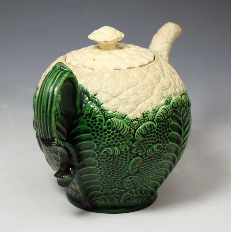 Antique English Staffordshire pottery teapot in the form of a cauliflower c1765  In Excellent Condition In Woodstock, OXFORDSHIRE