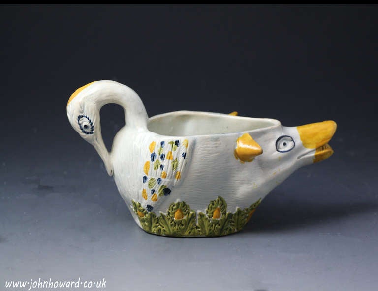 Antique English pottery Prattware sauce boat early 19th century In Excellent Condition In Woodstock, OXFORDSHIRE