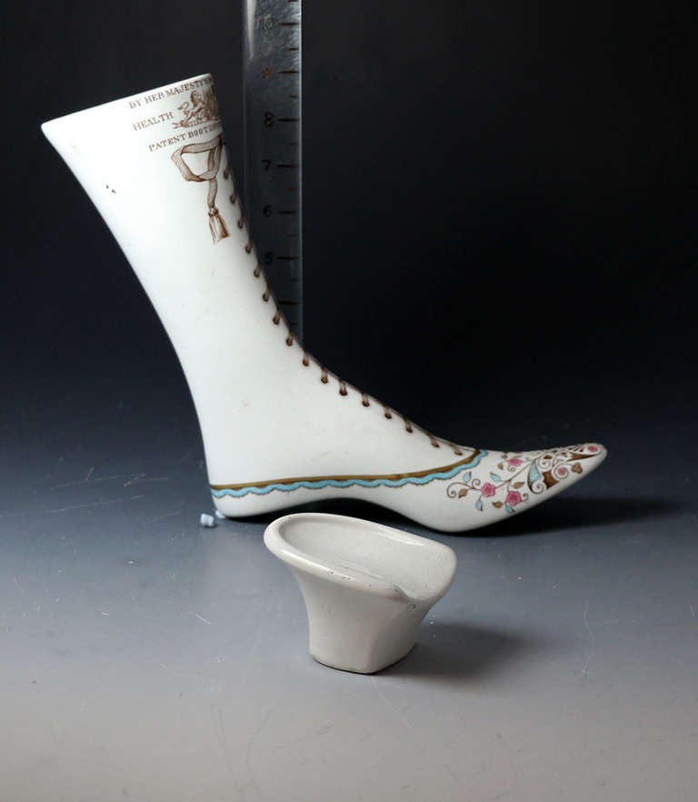 Victorian Period Pottery Shoe Warmer with Royal Patent In Excellent Condition In Woodstock, OXFORDSHIRE