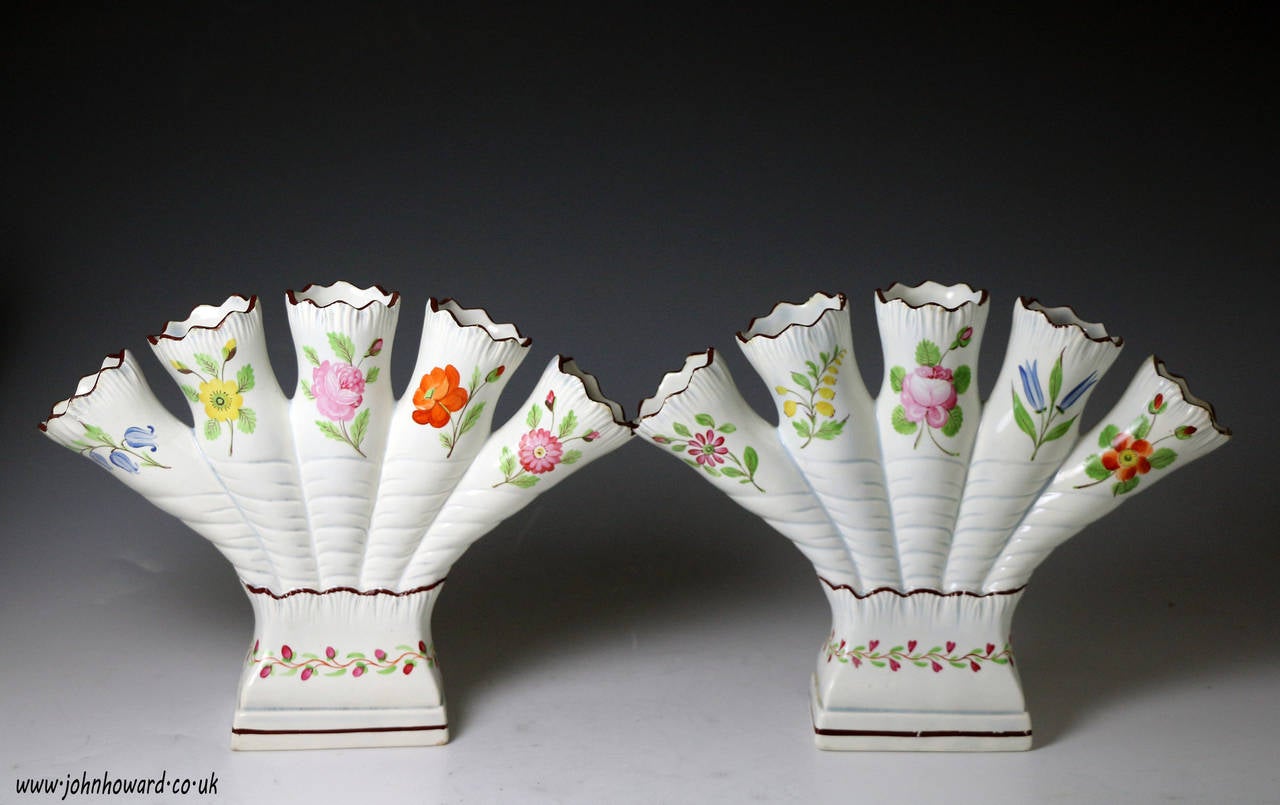 Garniture of Three Don Pottery Yorkshire Quintels, circa 1815 In Good Condition In Woodstock, OXFORDSHIRE