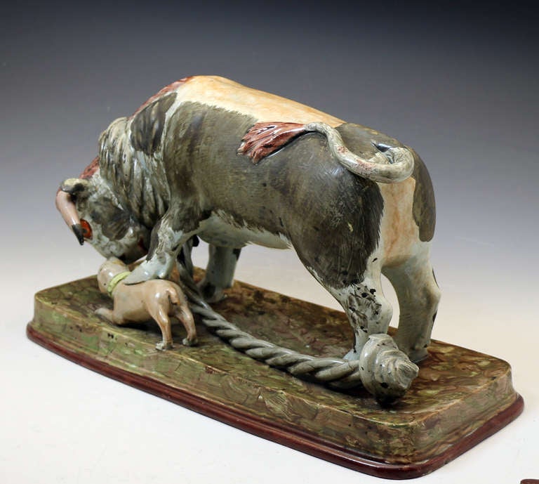 Antique Staffordshire Pottery Figure Group Bull Baiting in Pearlware circa 1820 In Excellent Condition In Woodstock, OXFORDSHIRE