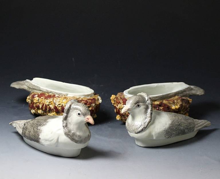Pair of Staffordshire Figures of Doves in the Form of Tureens Pearlware In Good Condition In Woodstock, OXFORDSHIRE