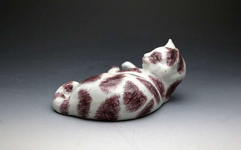 Faience Pottery Model of Playful Cat Mid 19th Century, Probably French In Excellent Condition In Woodstock, OXFORDSHIRE