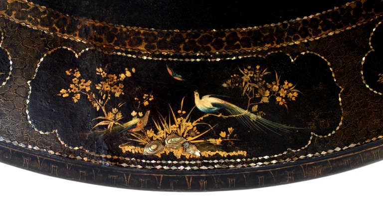 Antiker englischer Japanischer Klapptisch mit Kachelplatte (19. Jahrhundert) im Angebot