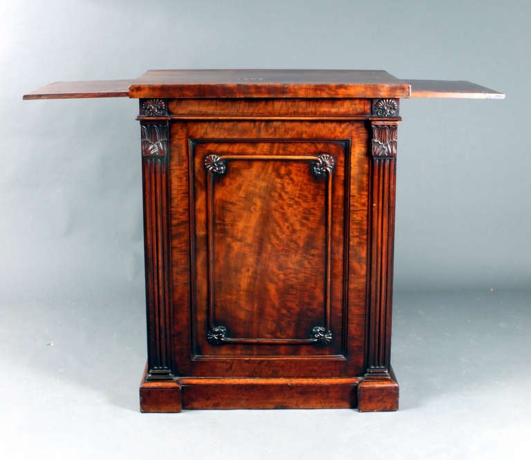 Mahogany Gillows library cabinet in mahogany c.1815 For Sale
