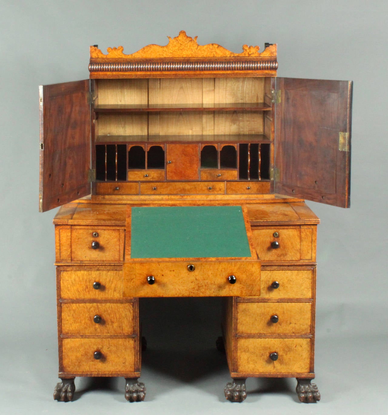 Chinese made amboyna desk In Excellent Condition In Bradford-on-Avon, Wiltshire