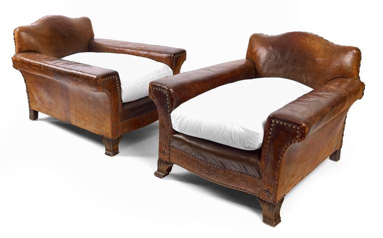 A Pair Of 1930's Leather Club Armchairs In Excellent Condition For Sale In Edinburgh, GB