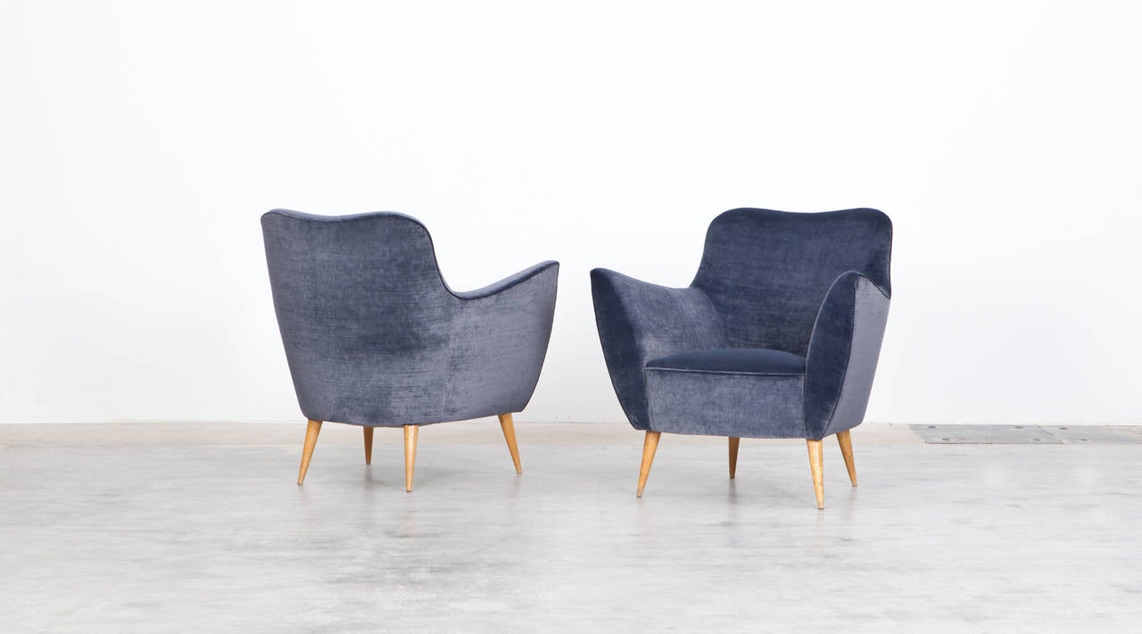 Charming pair of Guglielmo Veronesi armchairs. Both armchairs are newly upholstered with Romo fabric and on wooden base. They are very comfortable and shine through simple elegance. Manufactured by I.S.A. Italy.