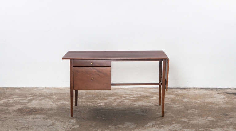 Table,
designer Paul Mc Cobb,
produced by Calvin