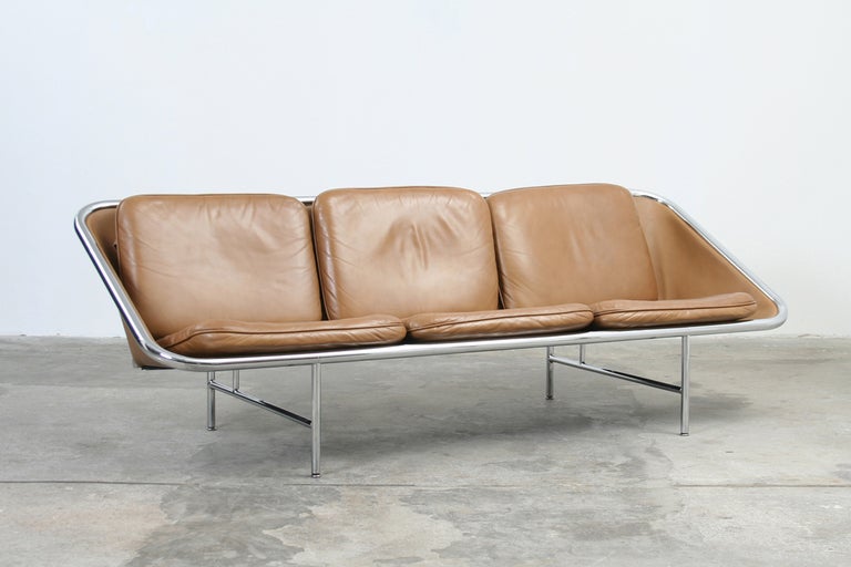 Beautiful 3-seater-sofa designed by George Nelson and produced by Herman Miller.