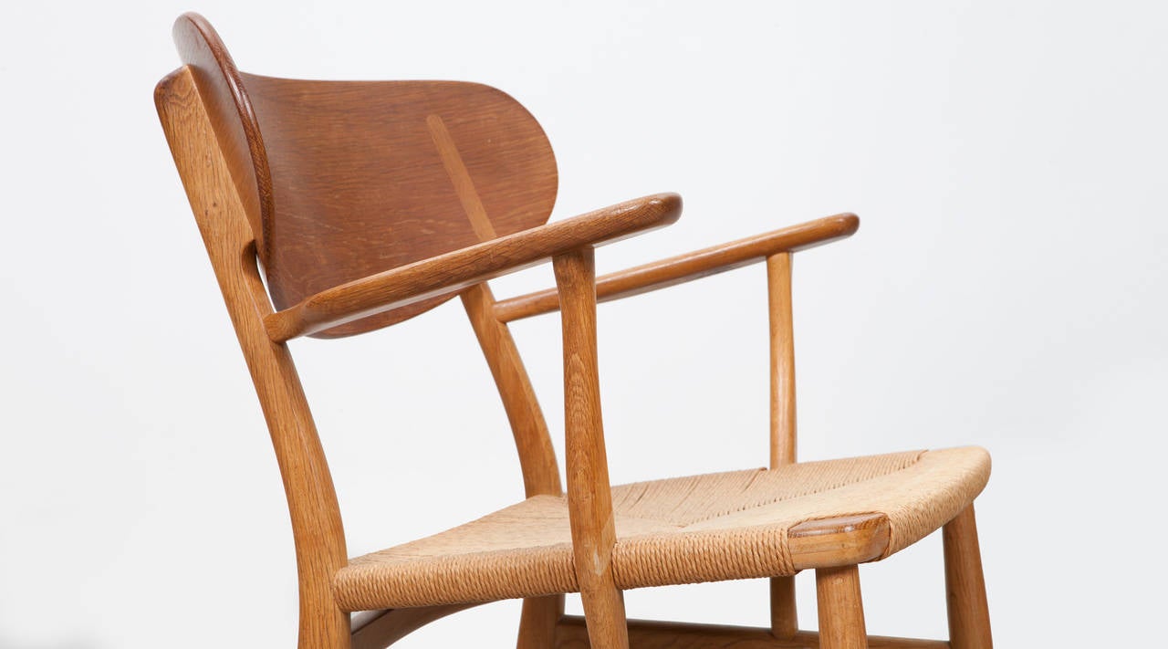 20th Century Pair of Hans Wegner Lounge Chairs