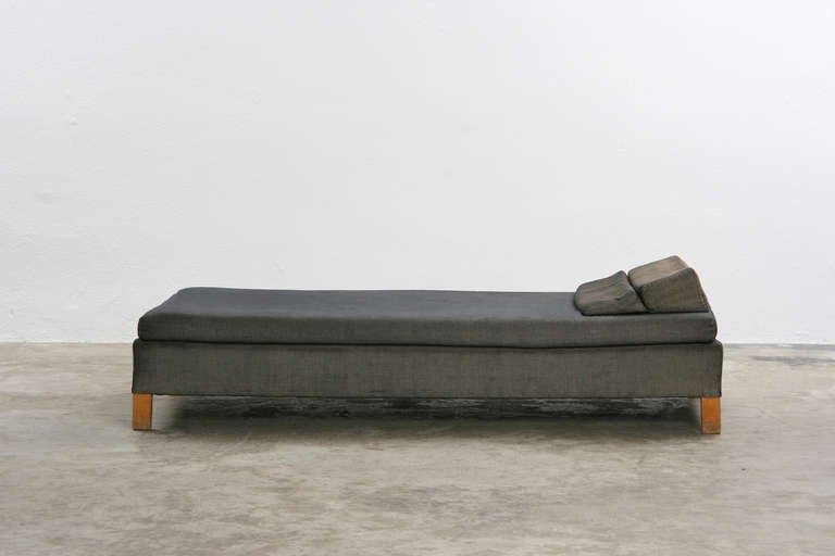 Modern 1950s Grey Fabric, Wooden Frame Daybed by Ferdinand Kramer For Sale