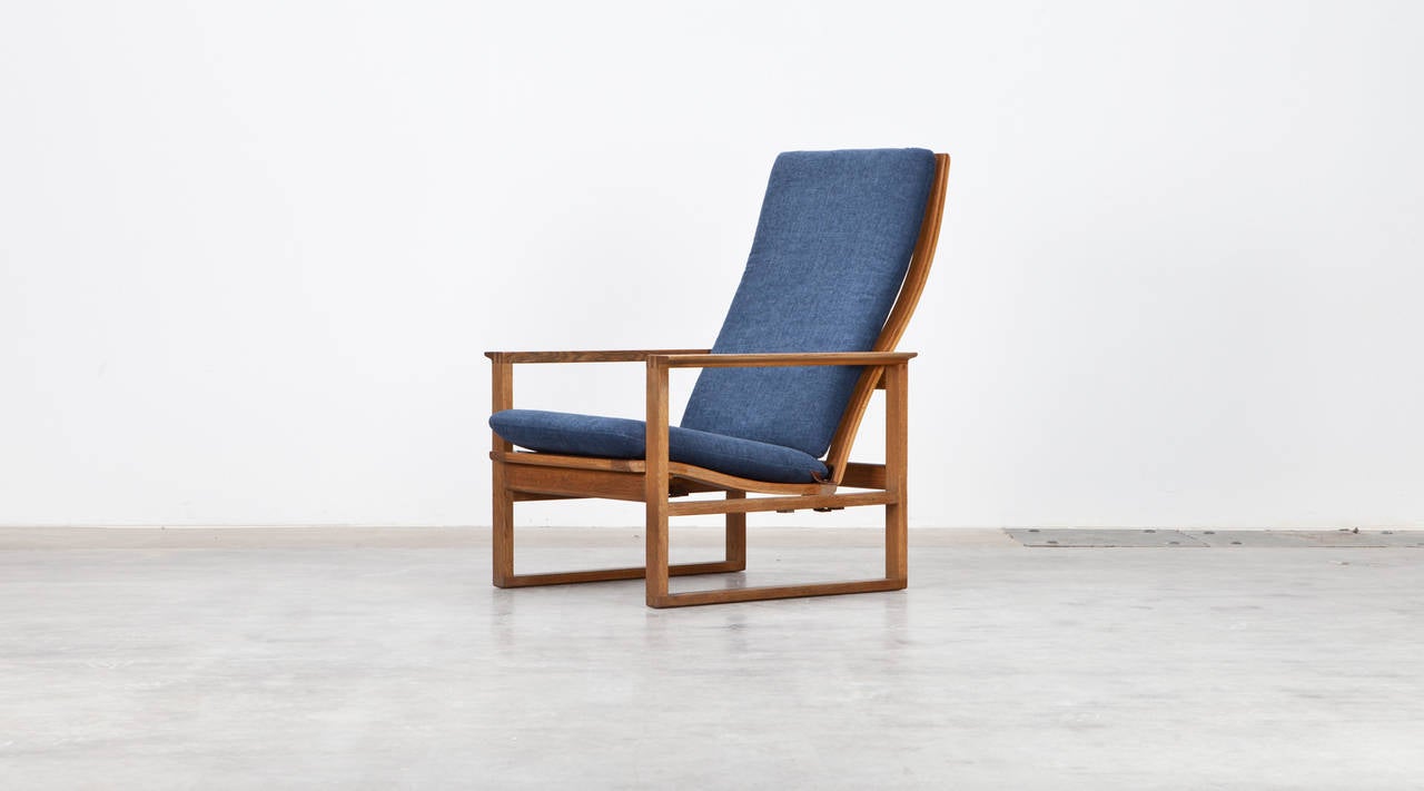 Mid-Century Modern 1950s Blue Cushions, Oak Frame Lounge Chair with Ottoman by Børge Mogensen 