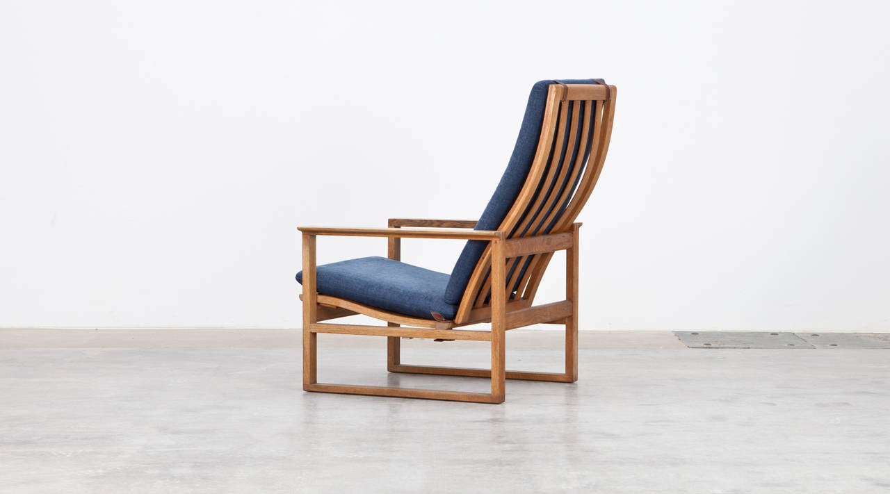 1950s Blue Cushions, Oak Frame Lounge Chair with Ottoman by Børge Mogensen  In Excellent Condition In Frankfurt, Hessen, DE