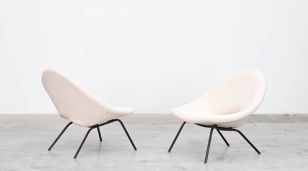 The two Lounge Chairs in the style of italian Designer Augusto Bozzi comes on a metal base and upholstered seat and backrest. The upholstery is covered with high-quality fabric and are in very good condition.