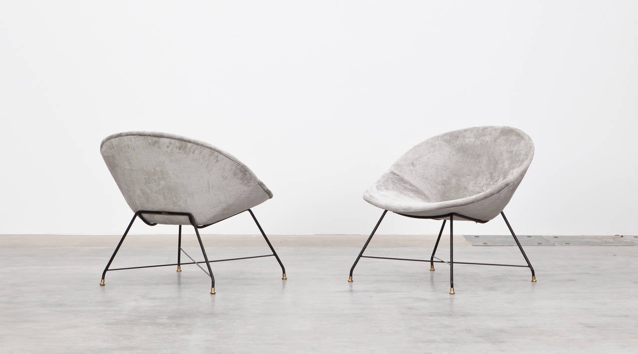 The two Lounge Chairs of italian Designer Augusto Bozzi comes on a metal base and upholstered seat and backrest with velvet. The lounge chairs are manufactured by Saporiti Italia.