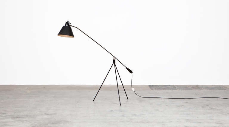 Elegant and timeless Magneto tripod floor lamp designed by Dutch designer H. Fillekes. Both the lampshade and the feet stand in innovative but nonetheless harmonious balance and are of nickel-plated and lacquered metal, adjustable with a magnetic