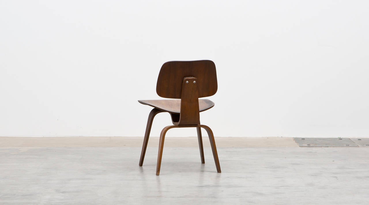Mid-20th Century 1940s Dark Brown Walnut DCW Chair by Charles & Ray Eames For Sale