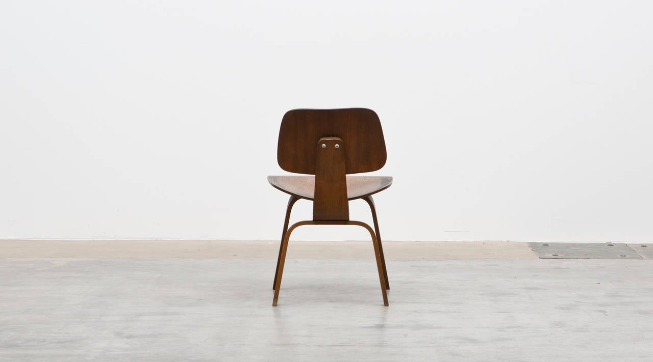 1940s Dark Brown Walnut DCW Chair by Charles & Ray Eames For Sale 1