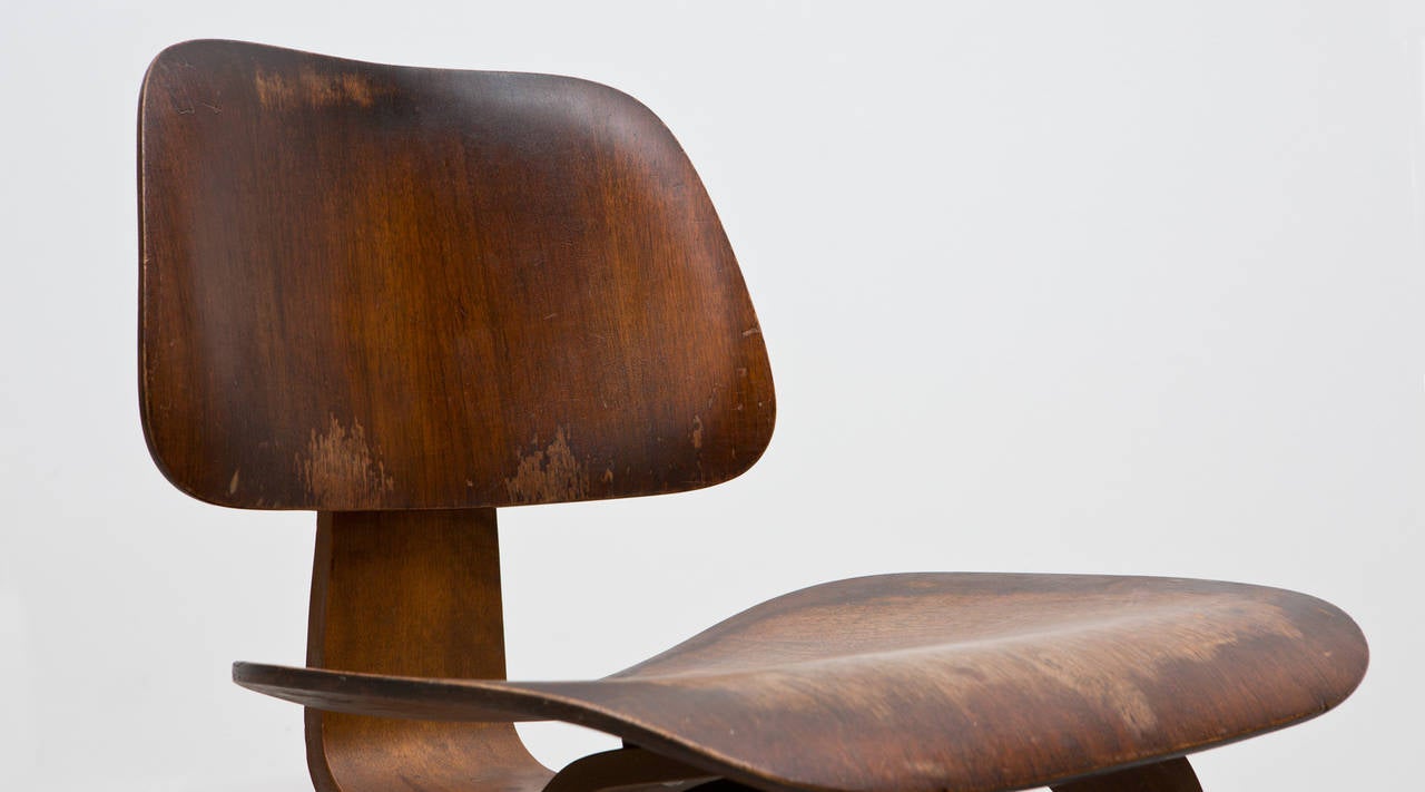 1940s Dark Brown Walnut DCW Chair by Charles & Ray Eames For Sale 3