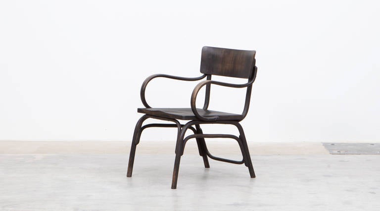 Beech bentwood Armchair by Ferdinand Kramer, Germany, 1927.

Beautiful unique armchair designed by Ferdinand Kramer made out of beech bentwood. It is an very early example from 1927. Manufactured by Thonet. Ferdinand Kramer was a German modernist