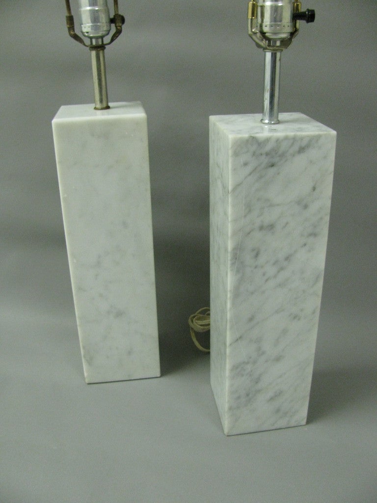 Pair of Mid Century Modern Architectural Square Marble Column Table Lamps Style In Excellent Condition For Sale In Port Jervis, NY