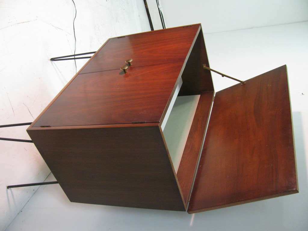 hairpin cabinet
