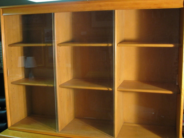 Gilbert Rohde Inspired Heywood Wakefield Credenza with Glass Top Cabinet In Good Condition In Port Jervis, NY