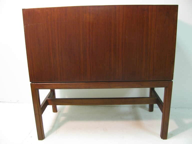 American Jens Risom Mid-Century Modern Walnut Cabinet Credenza For Sale