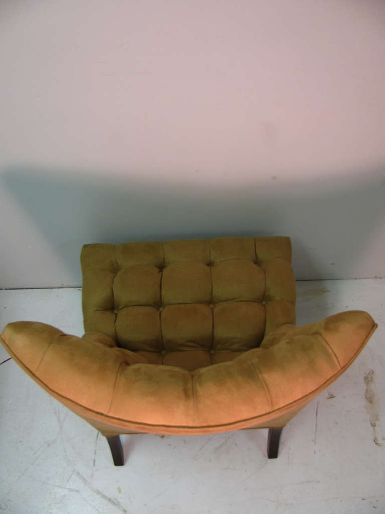 Pair of Hollywood Regency Mid Century Button Tufted Slipper Chairs For Sale 3