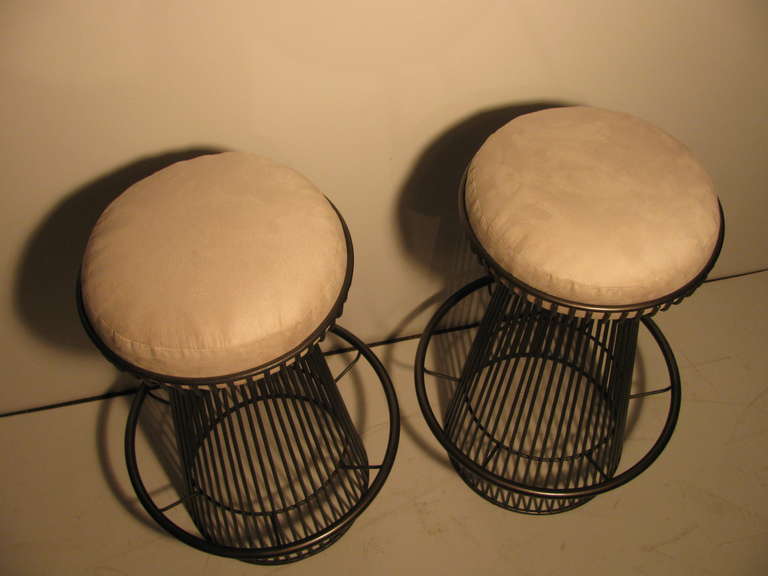 Pair of Cy Mann Mid Century Bar Stools In Excellent Condition In Port Jervis, NY