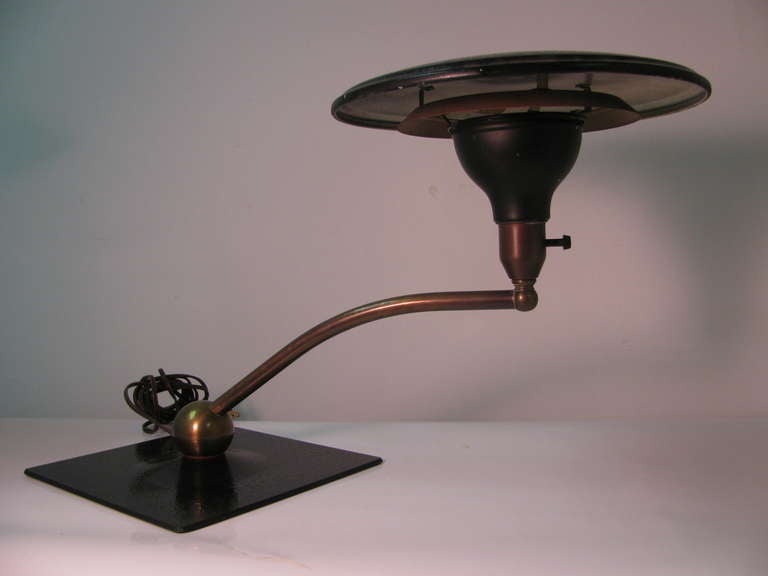 Américain Lampe de bureau Mid Century Flying Saucer Sight Light en vente