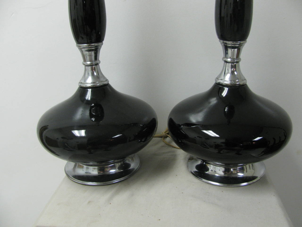Pair of Mid-Century Modern Black Porcelain Table Lamps Gerald Thurston 2