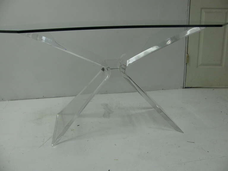 American Mid-Century Modern Lucite Butterfly Dining Table Attributed to Lion in Frost For Sale