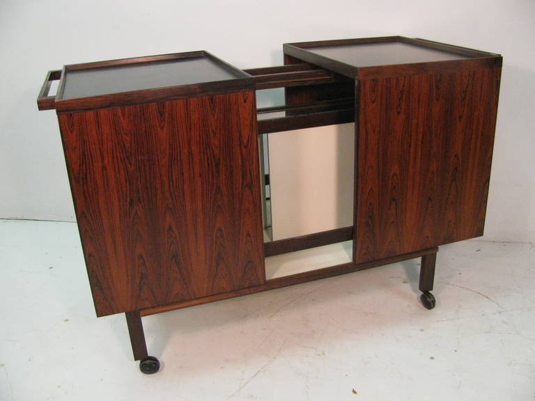 Mid Century Danish Modern Rosewood Bar Cart At 1stdibs Mid Century Modern Danish Rosewood Bar Cart For