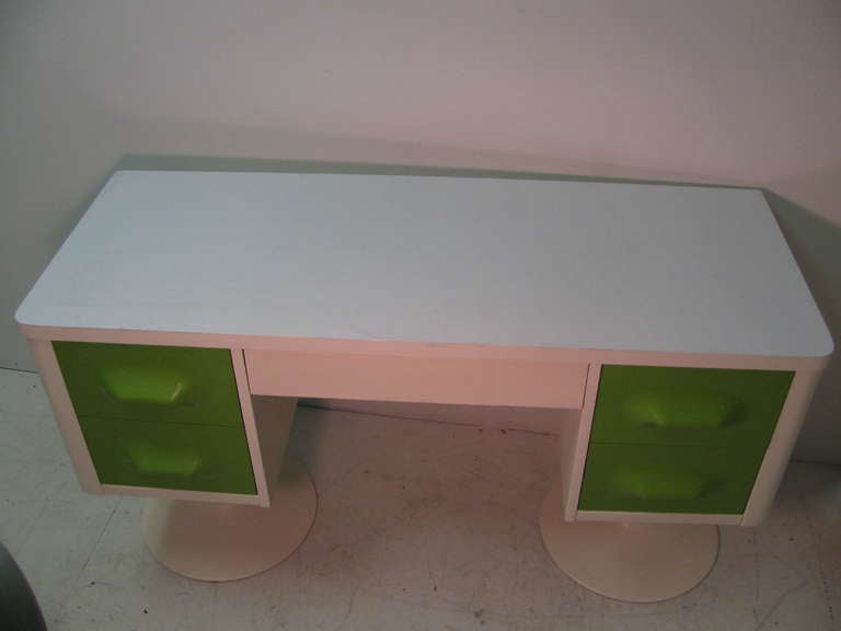 Fabulous Mid Century Desk Style of Raymond Loewy In Good Condition In Port Jervis, NY