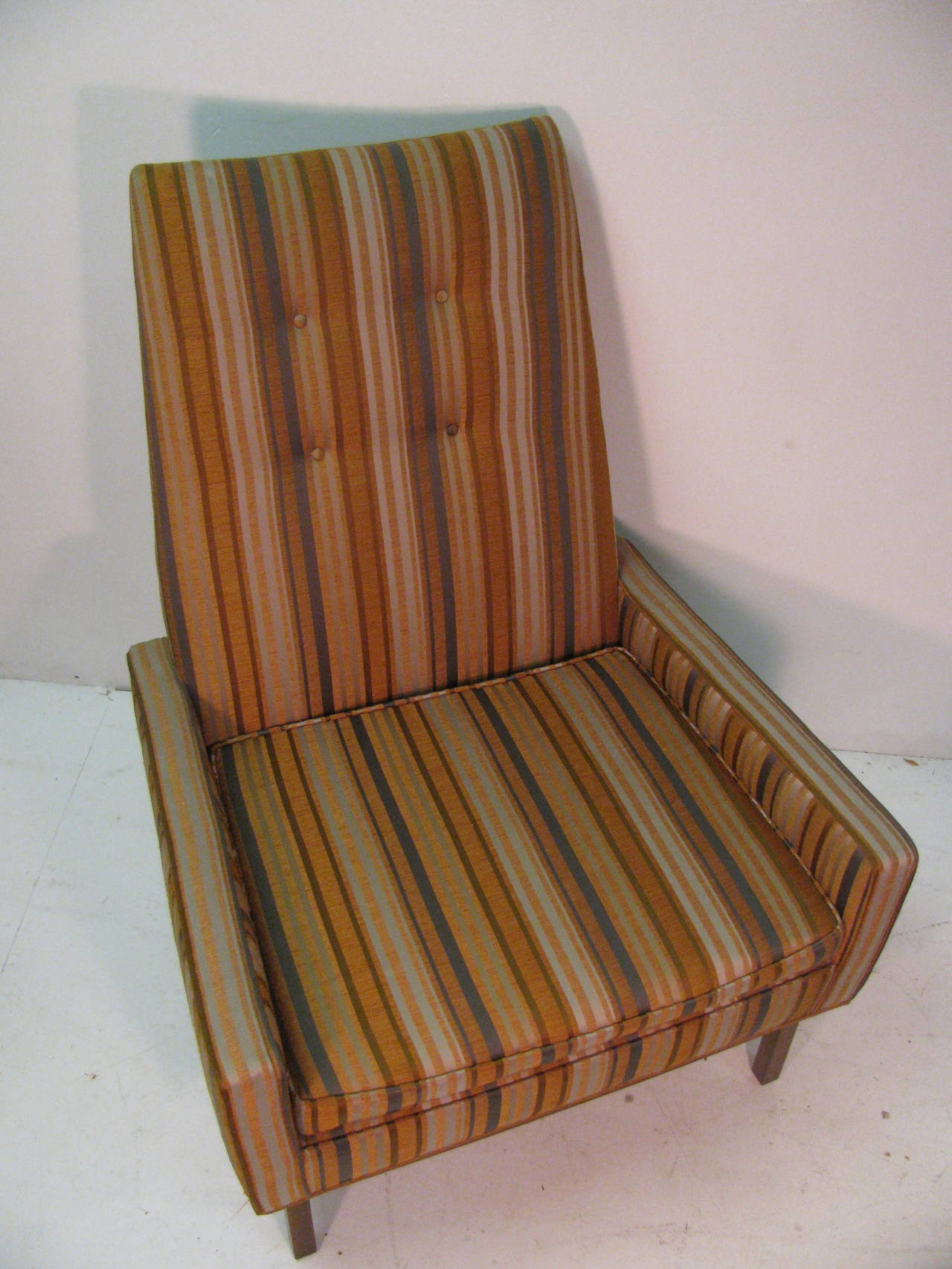 Upholstery Mid-Century Modern Lounge Armchair Style of Jens Risom For Sale
