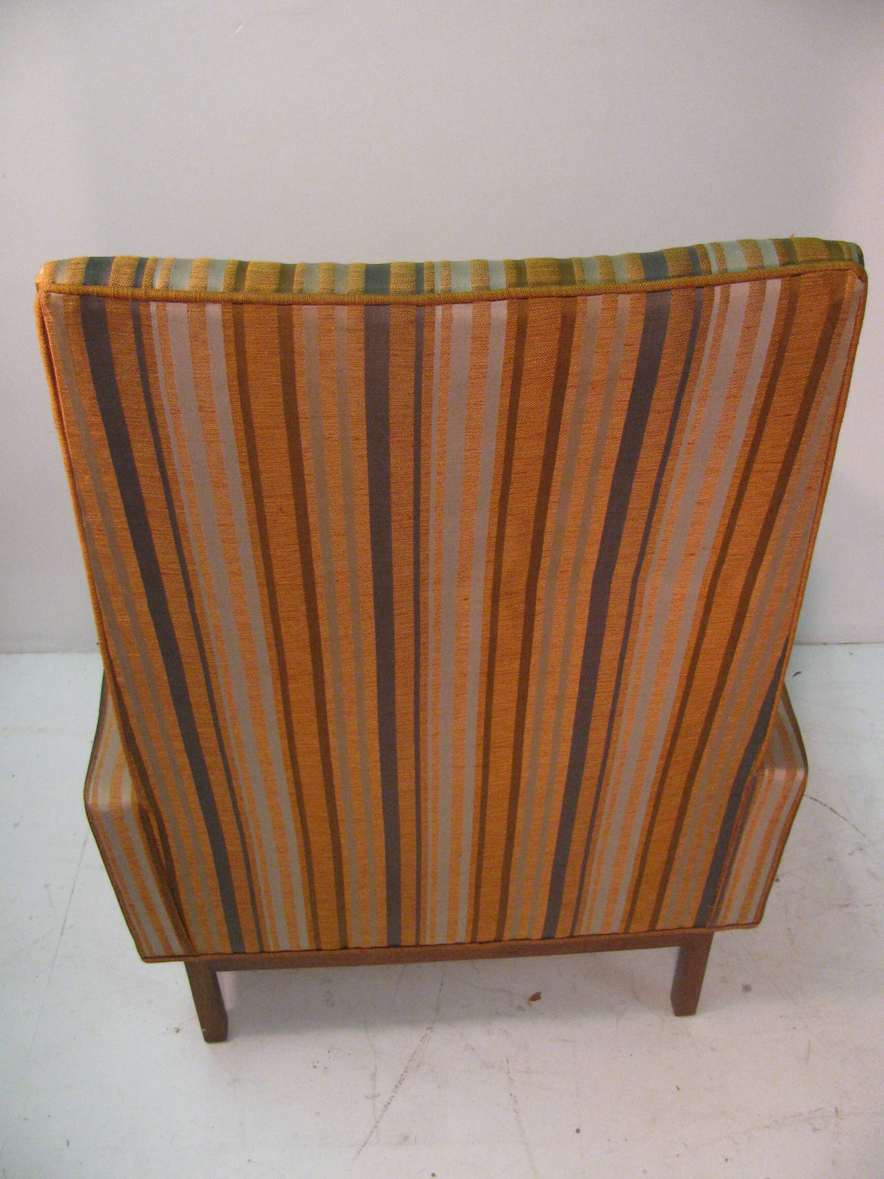 Mid-Century Modern Lounge Armchair Style of Jens Risom For Sale 1